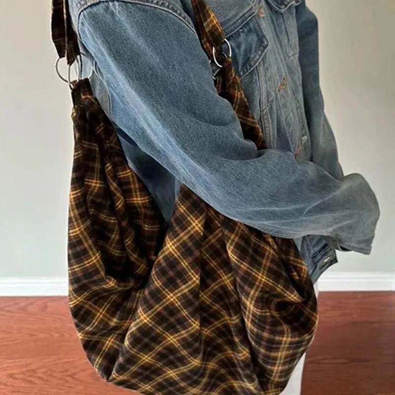 Uakiss Vintage Plaid Large Capacity Trendy Casual Tote Backpack Versatile Handbag Oversized Canvas Armpit Bag Scotland Style